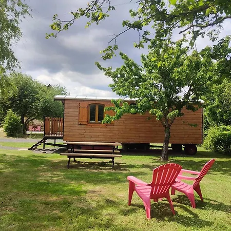 Roulotte équipée - La Pâquerie Hébergement de vacances *