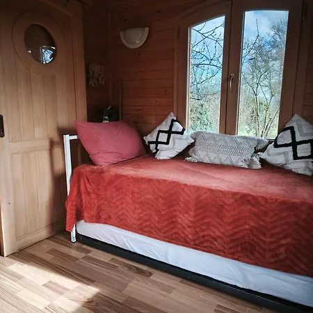 Feriehus Roulotte Equipee - La Paquerie Le Louroux-Béconnais